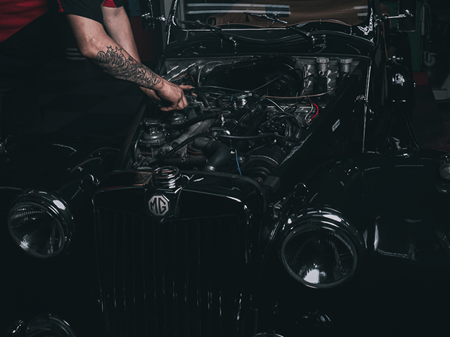 Harry's Vintage Garage HET Adres voor onderhoud aan uw klassieke voertuigen en oldtimers. Bij ons is uw oldtimer in goeden handen