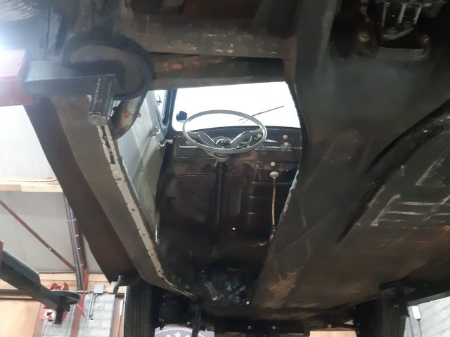removing VW Beetle Floor-pans without taking the body off.